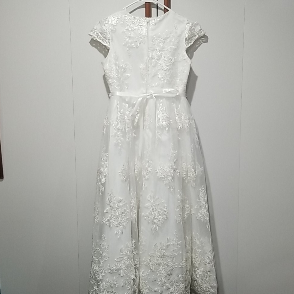 Chantilly Lace girls size 14 Formal gown